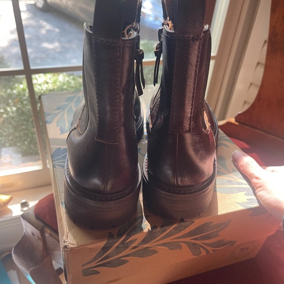 Sofft Amanda Waterproof Leather Chelsea Booties - Picture 5 of 6